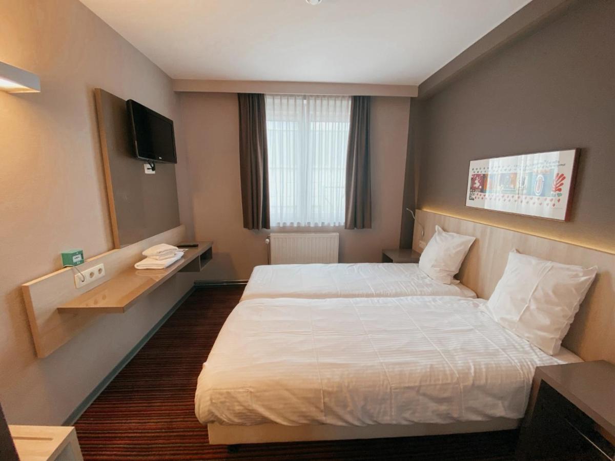 Hotel Les100Ciels Saint-Hubert Exteriör bild